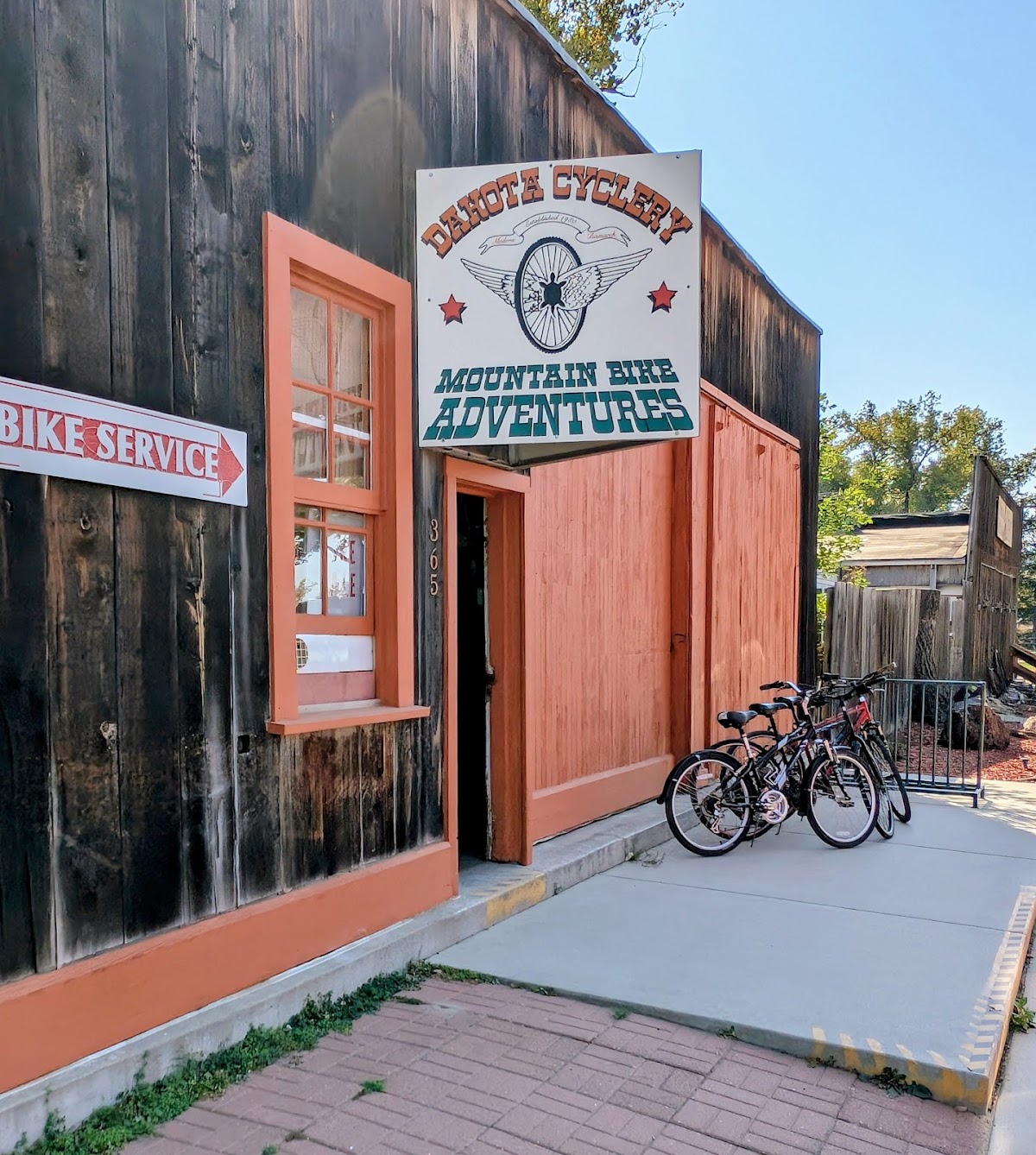 Dakota Cyclery Mountain Bike Adventures - eBike shop in Medora, ND
