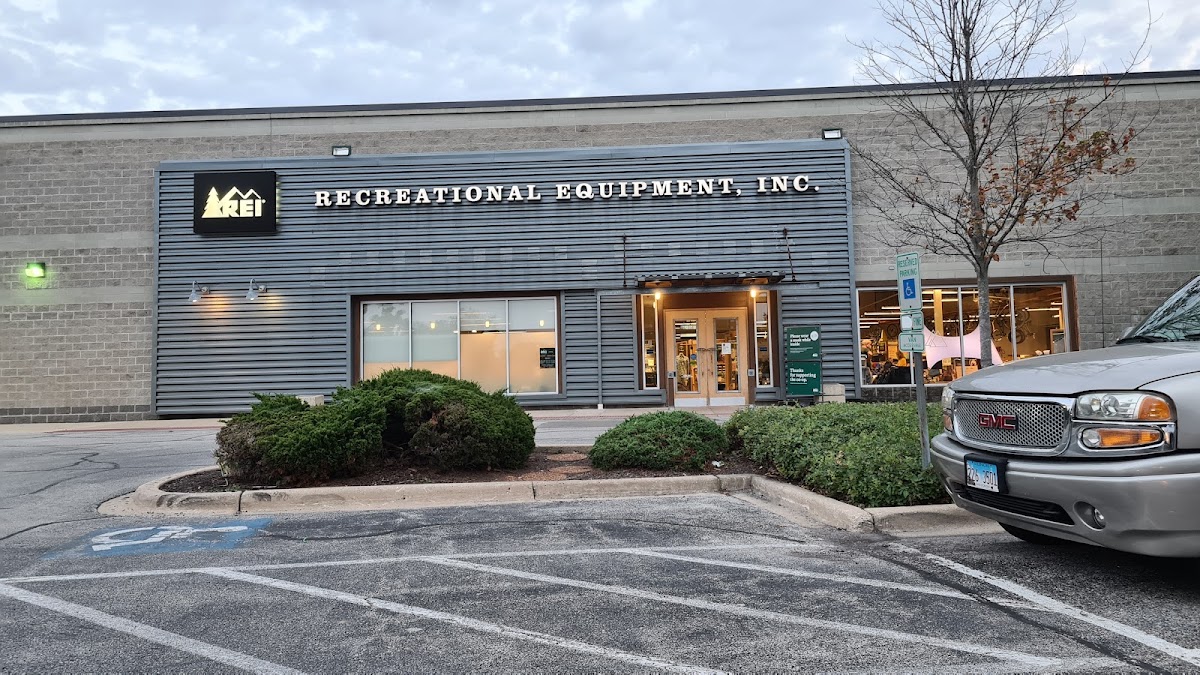 REI - eBike shop in Oakbrook Terrace, IL