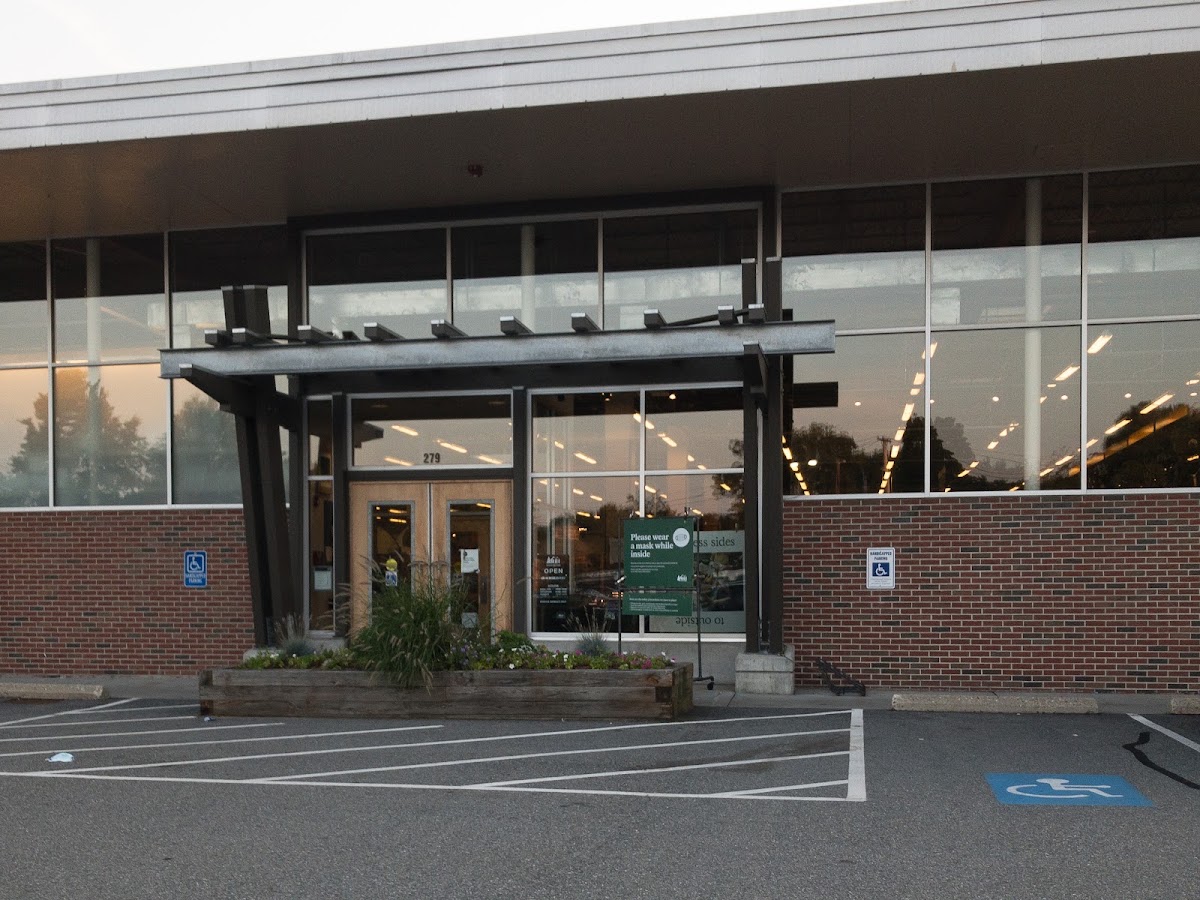 REI - eBike shop in Reading, MA